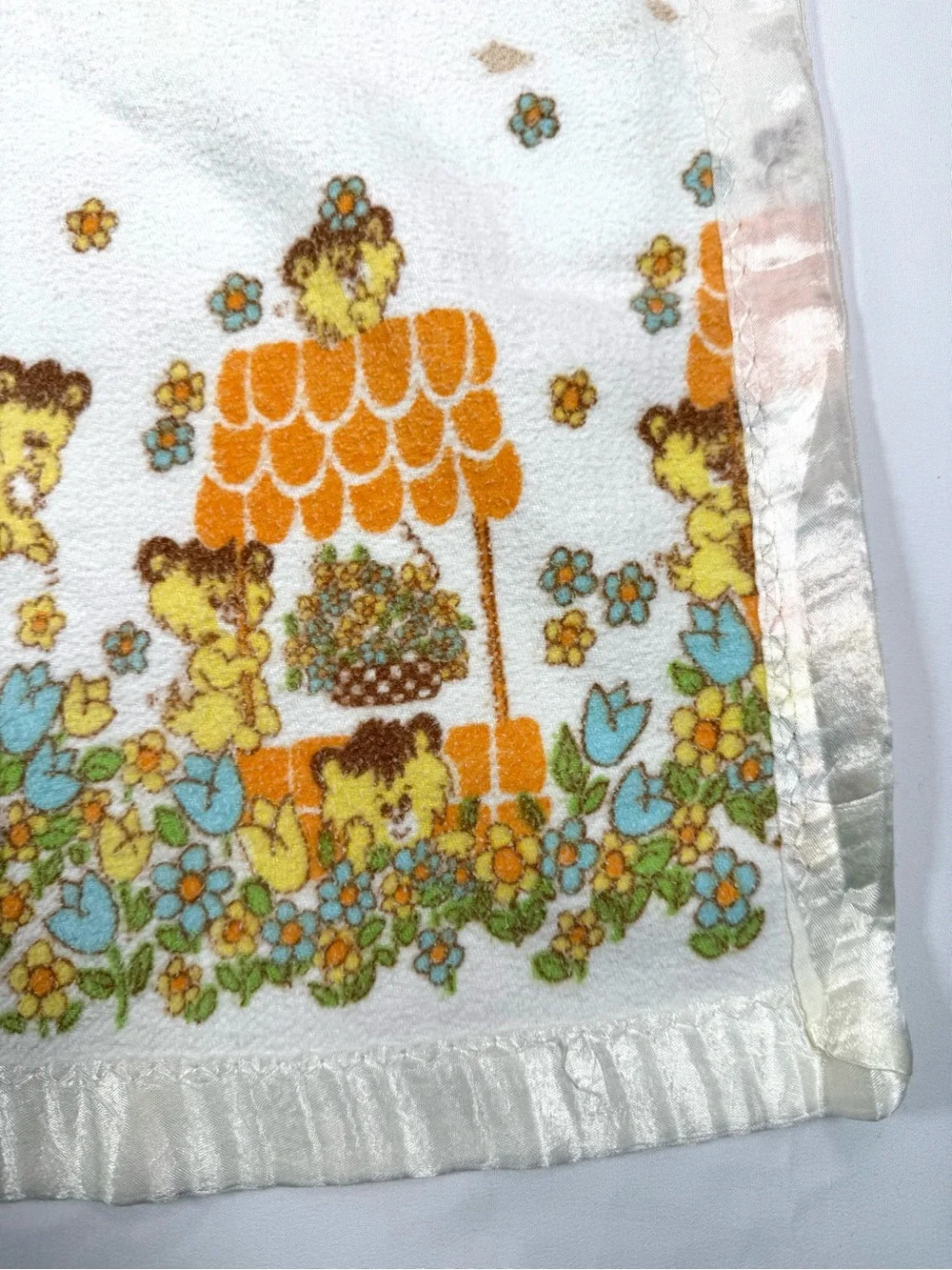 VINTAGE 1970s Baby Teddy Bear Floral Satin Trim Receiving Blanket Retro Nursery